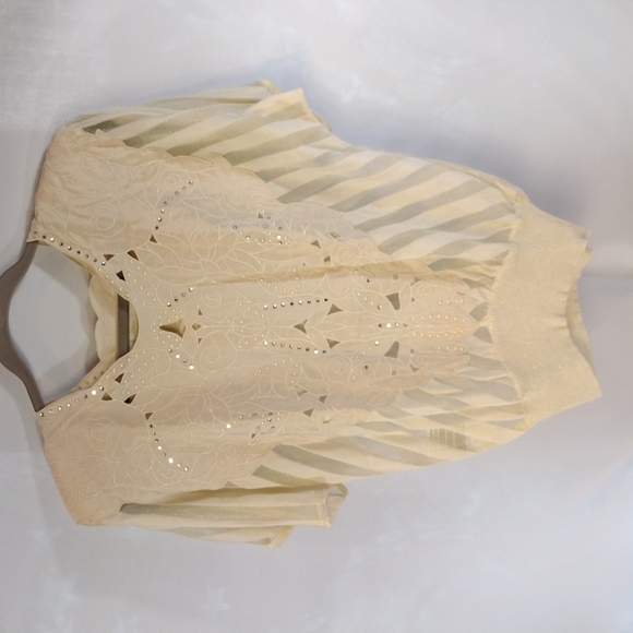Giusi Slaviero Tops - 80s VTG Giusi Slaviero/ Bonwit Teller cream top. Size 8. Made in Italy.